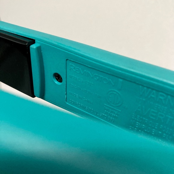 Remington Flat Iron Straightener - Picture 8 of 10